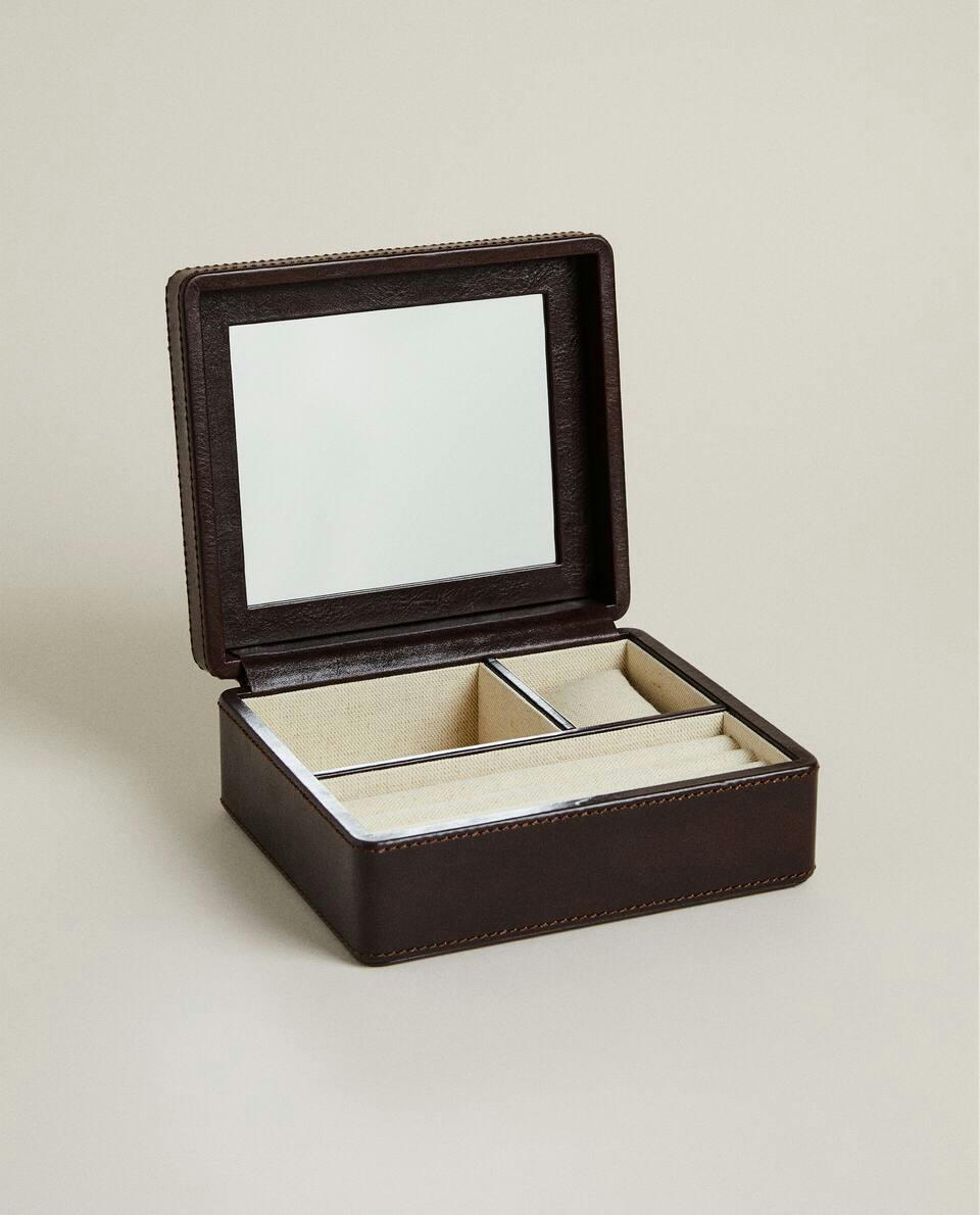 SQUARE LEATHER JEWELLERY BOX