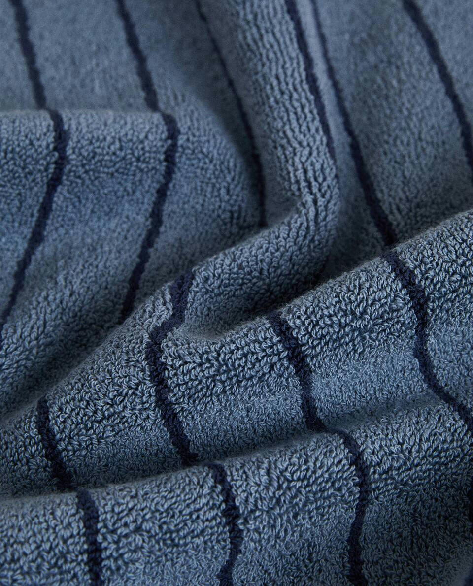 CONTRAST STRIPE BATH MAT