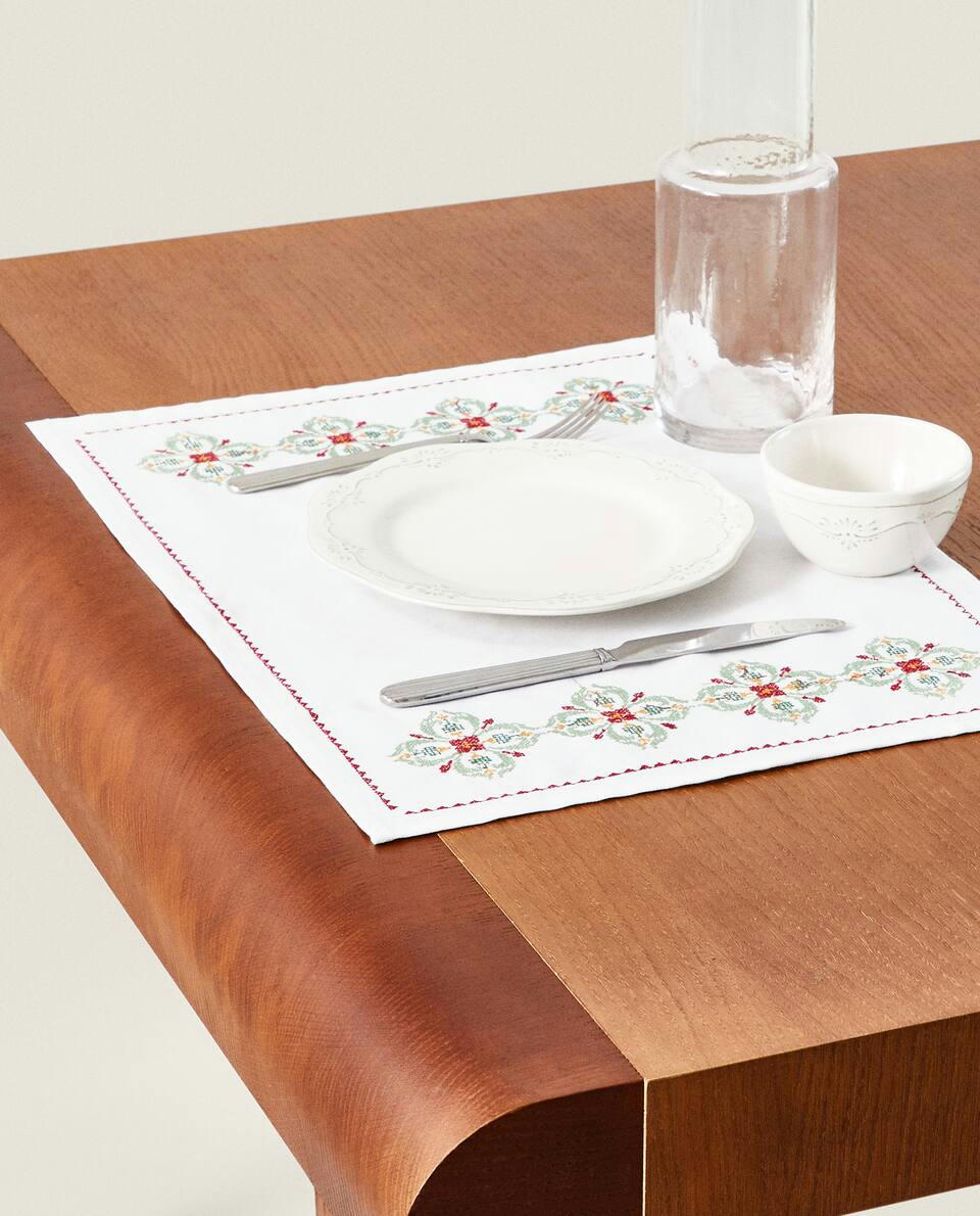EMBROIDERED COTTON LINEN PLACEMAT