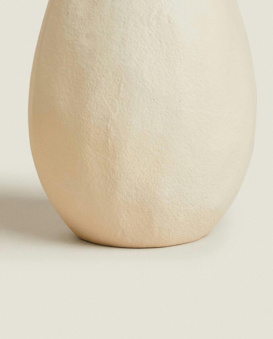 DECORATIVE VASE