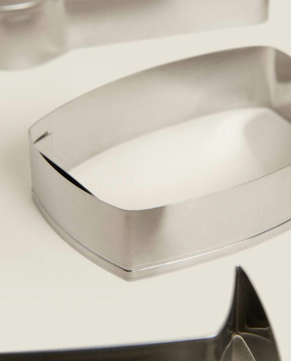 SET OF TABLEWARE-SHAPED STEEL MOULDS