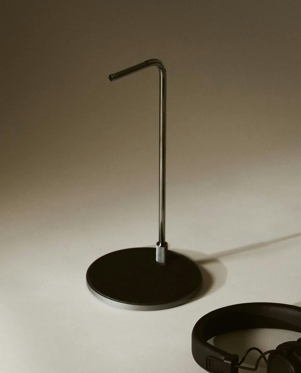 MASTER & DYNAMIC HEADPHONE CHARGER STAND