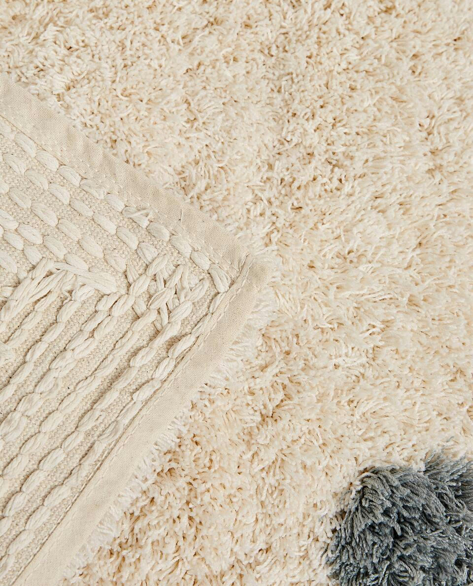 MULTICOLOURED DOTTED RUG