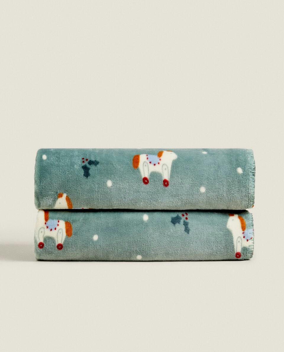 CHILDREN’S FLEECE BLANKET WITH CHRISTMAS ROCKING HORSE