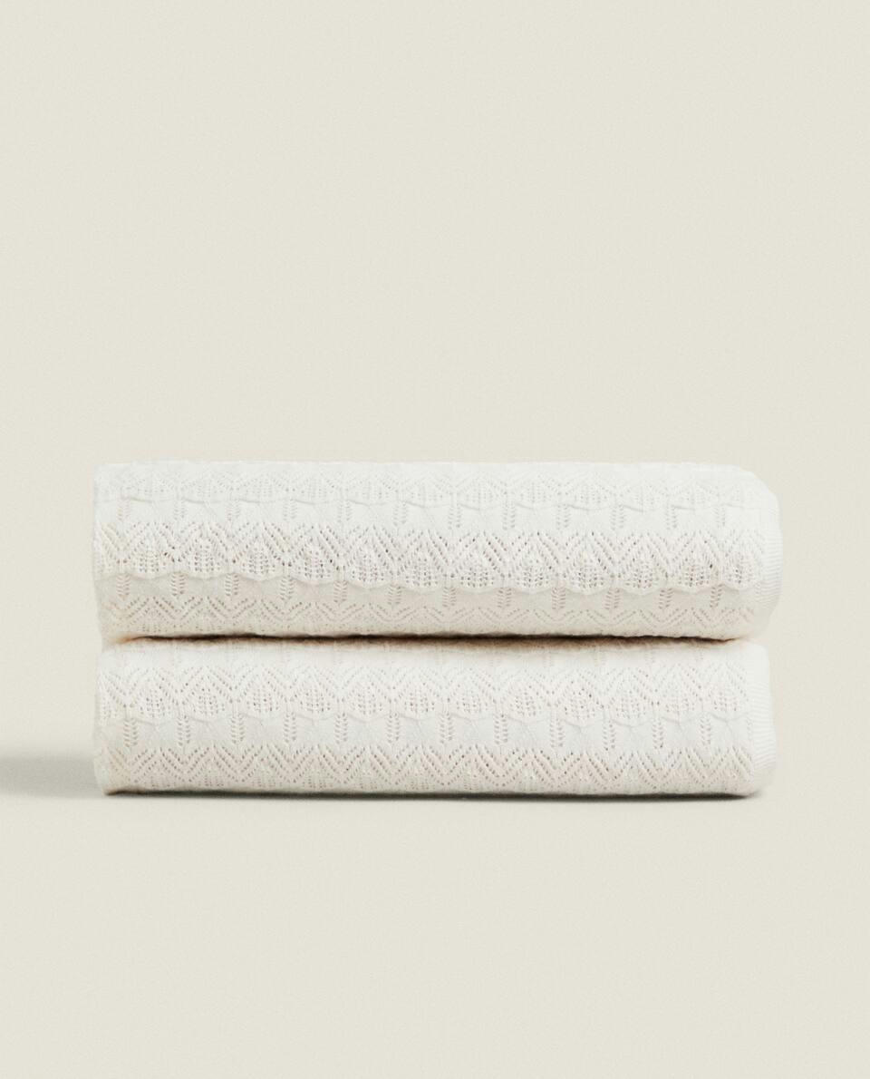 CHILDREN’S OPEN-KNIT COTTON BLANKET