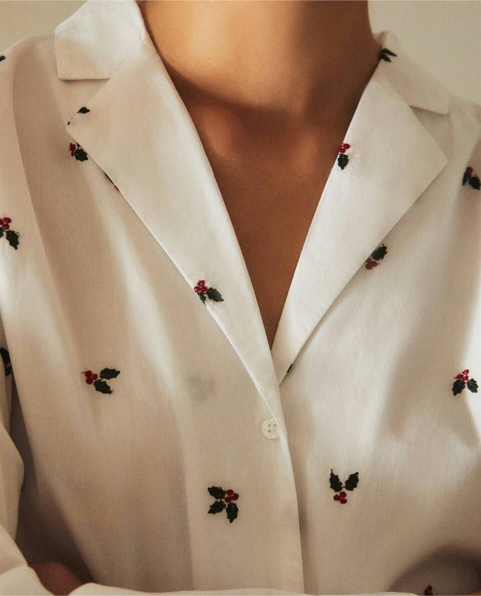 COTTON PYJAMA TOP WITH CHRISTMAS HOLLY