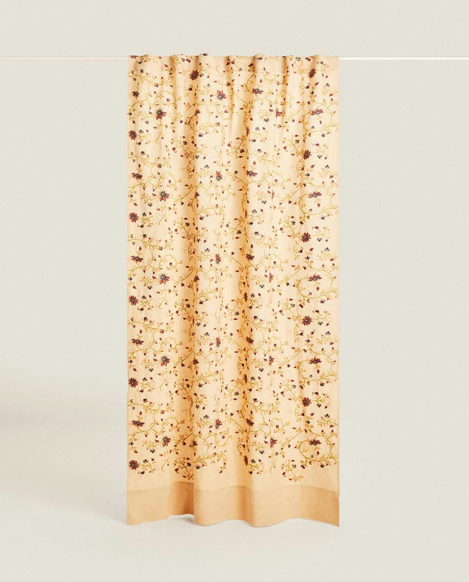 CURTAIN WITH FLORAL EMBROIDERY
