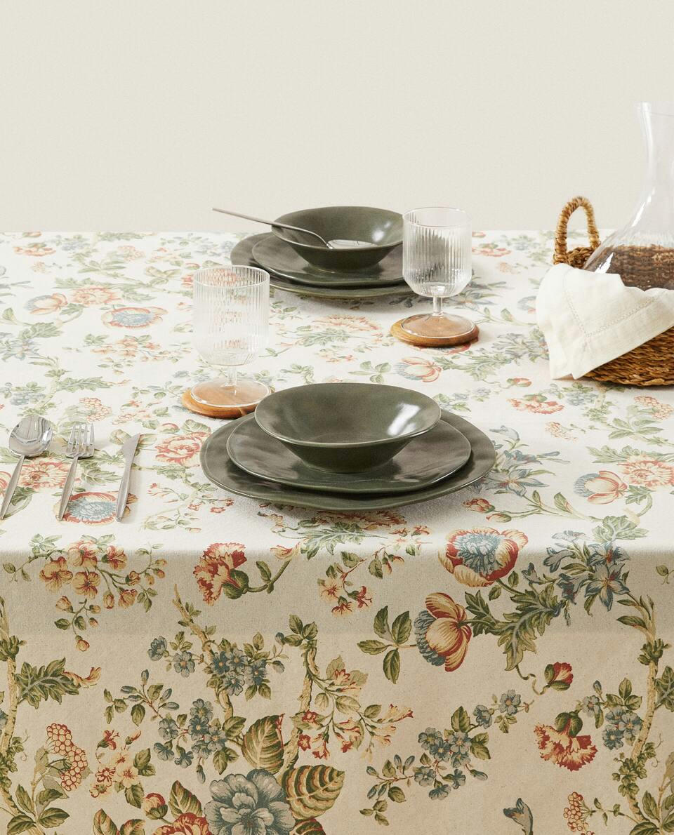FLORAL PRINT TABLECLOTH