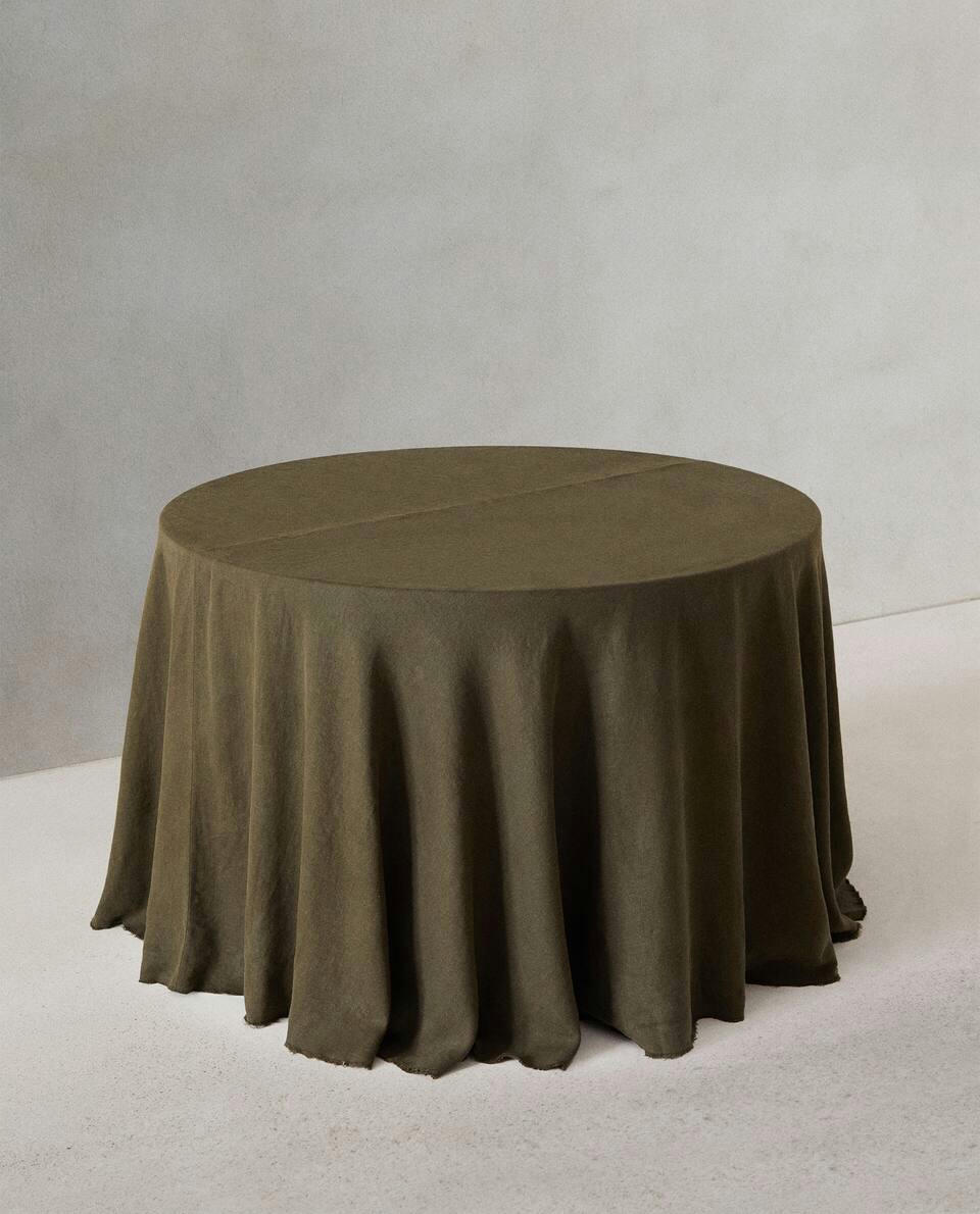 TABLECLOTH 01