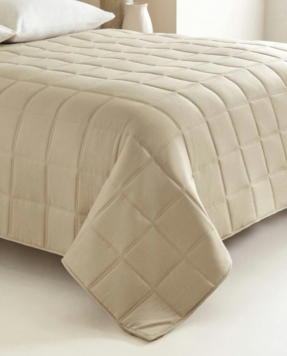 REVERSIBLE CHECKED QUILT