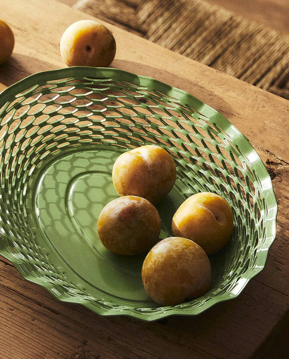 METAL BOWL WITH PERFORATED EDGE