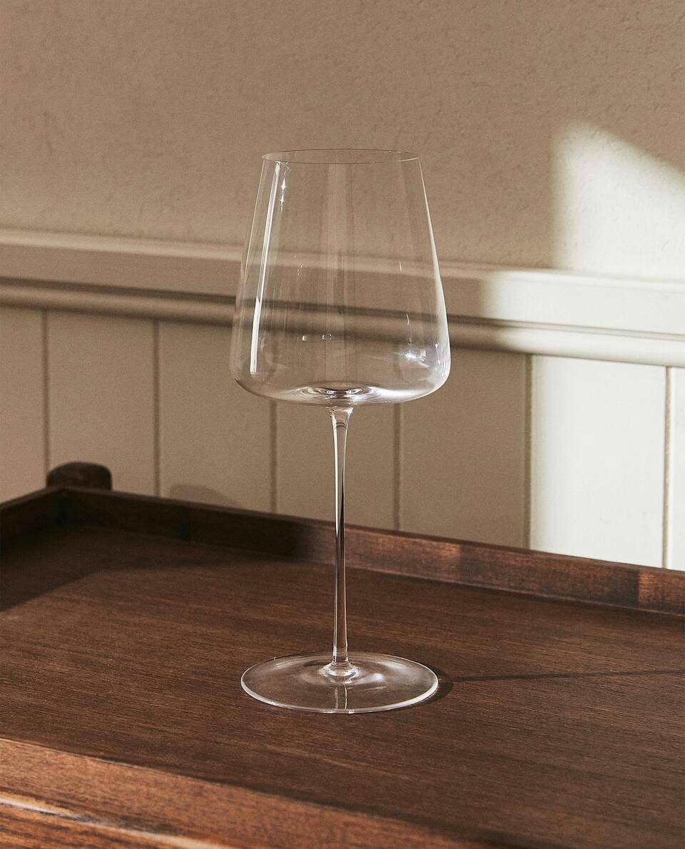 ULTRA LIGHTWEIGHT GLASS