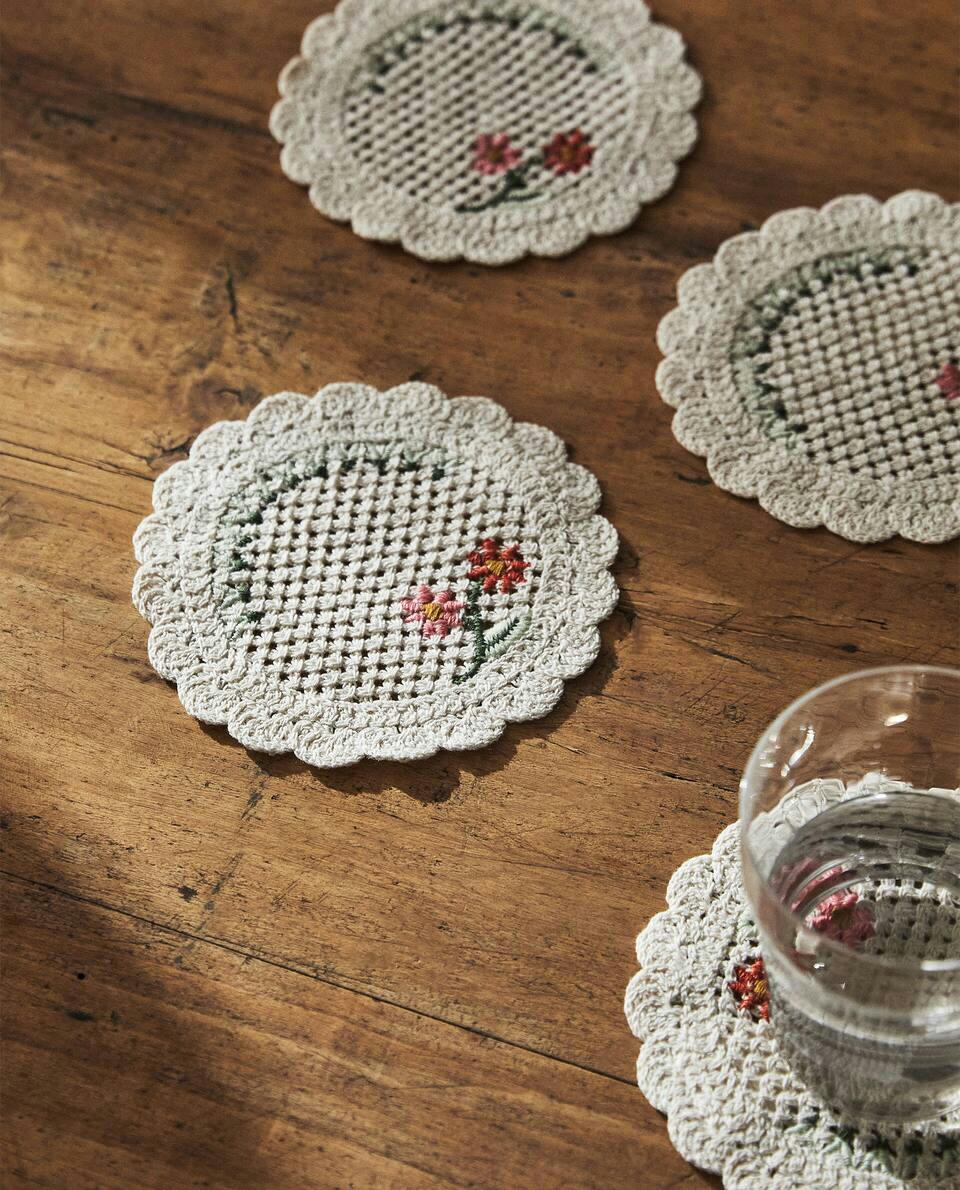 EMBROIDERED COTTON COASTERS PACK (PACK OF 4)