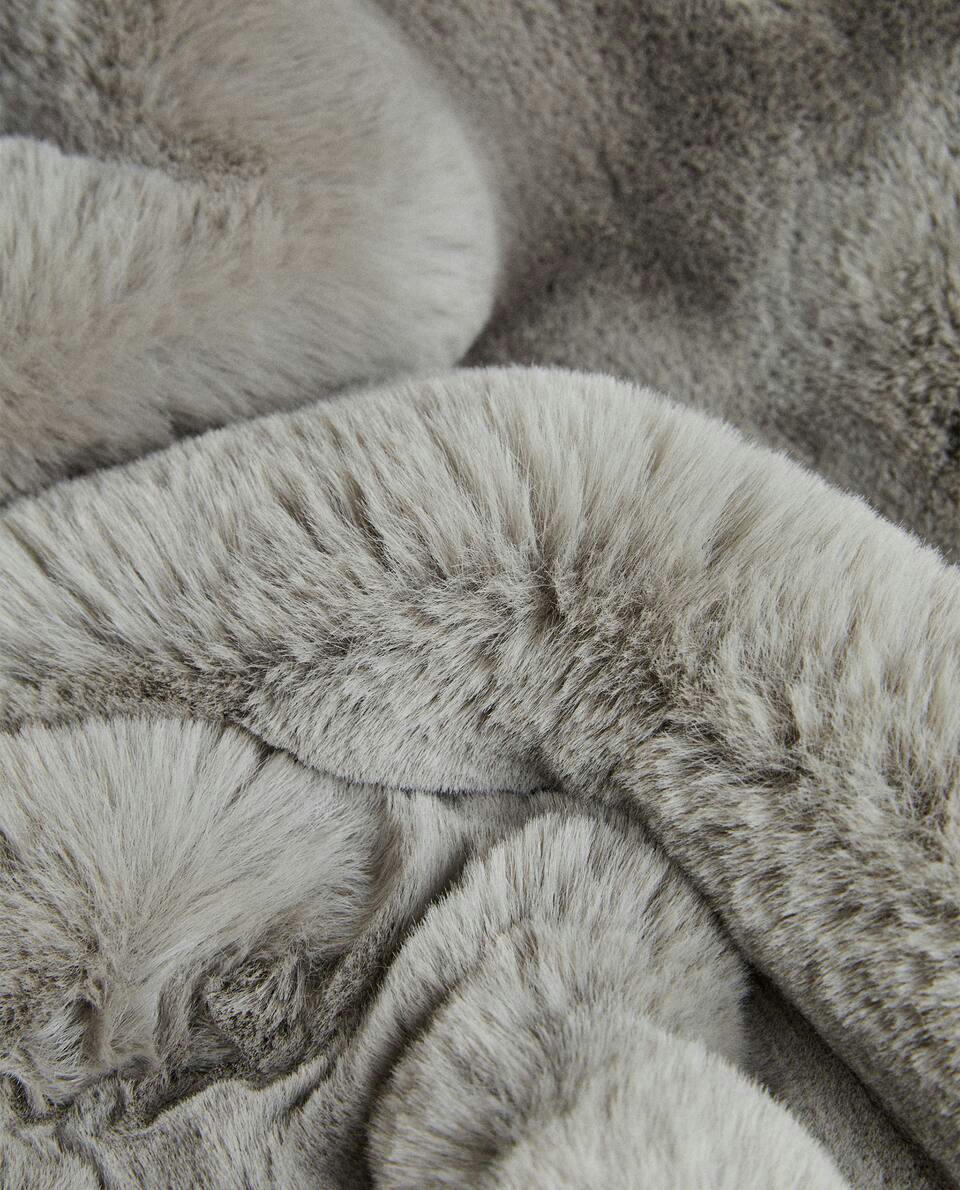 FAUX FUR BLANKET