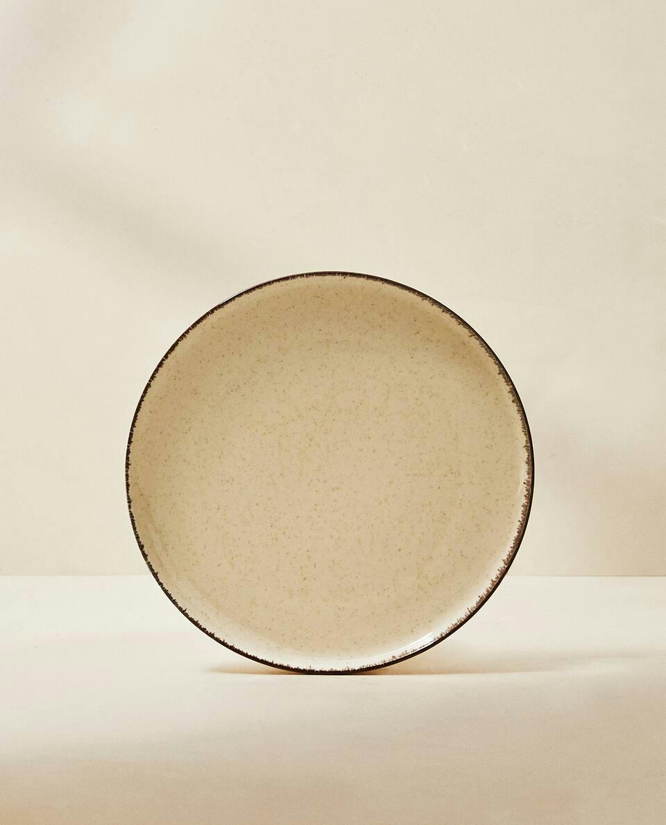 PORCELAIN TABLEWARE WITH ANTIQUE FINISH RIM