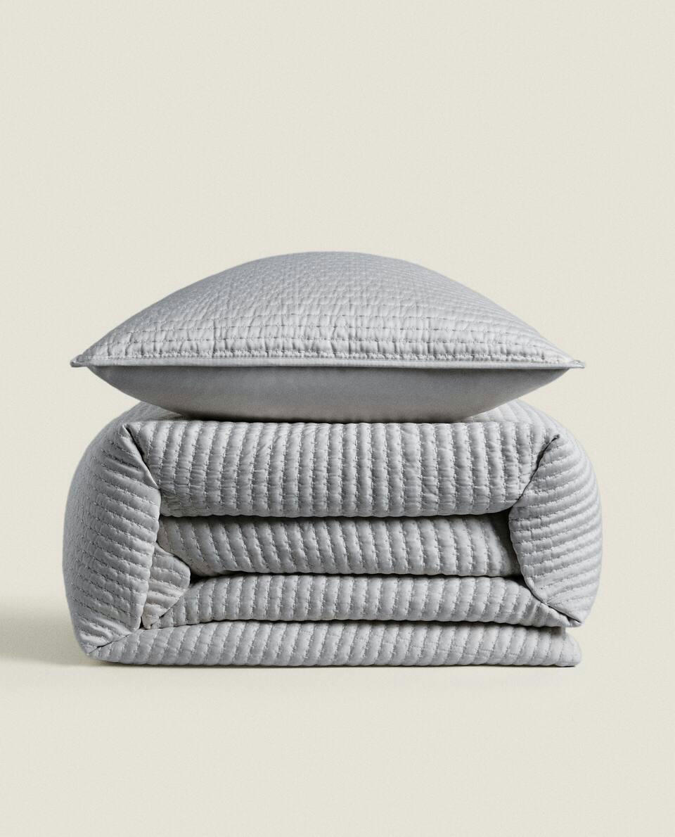 QUILT WITH TOPSTITCHING