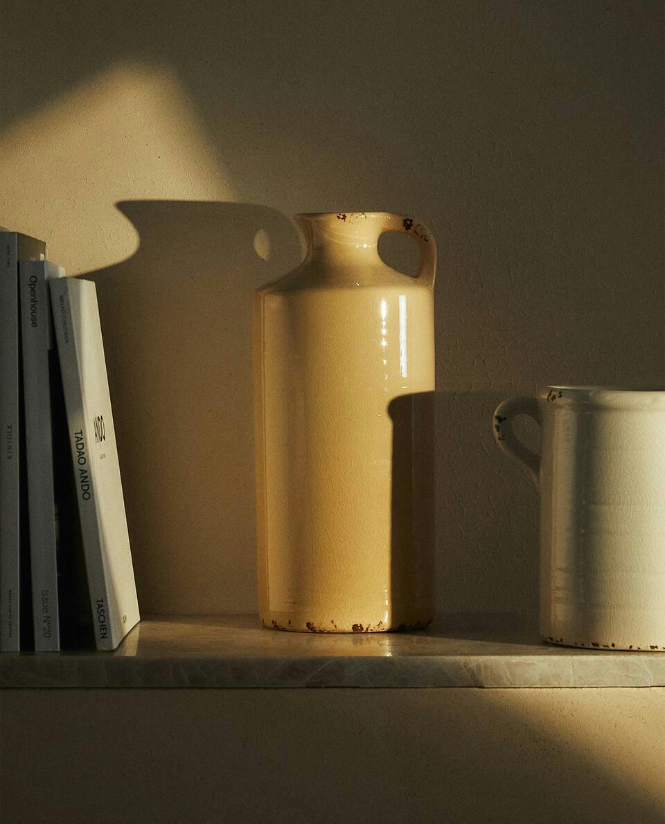 CERAMIC VASE WITH HANDLES