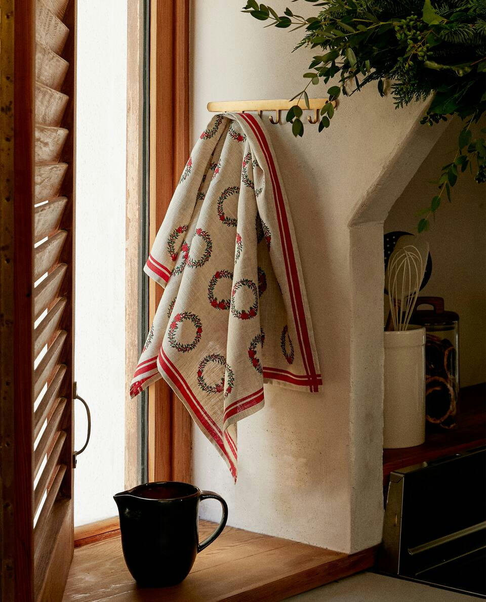 CHRISTMAS TEA TOWELS