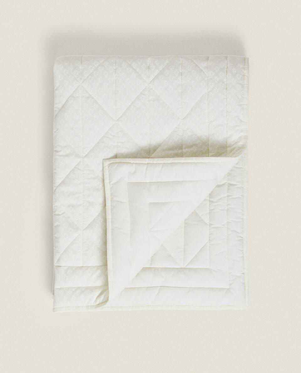 CHILDREN'S FLORAL PRINT QUILT