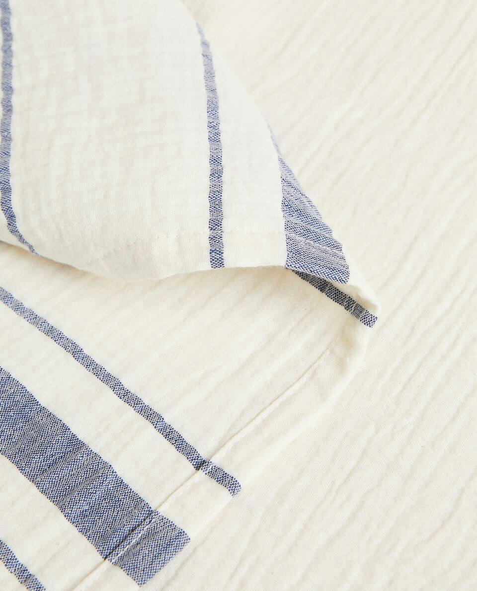 LIGHTWEIGHT STRIPED BLANKET