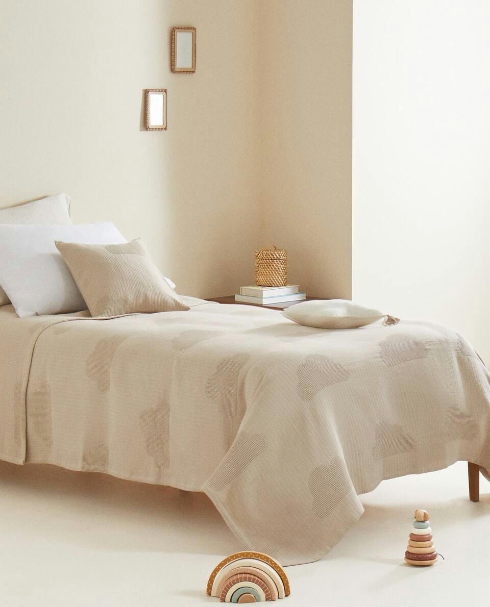 CLOUD PATTERN BEDSPREAD