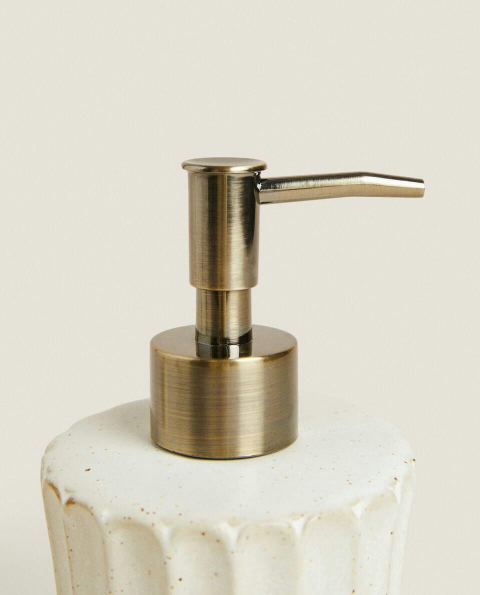 SCALLOPED CERAMIC BATHROOM SET