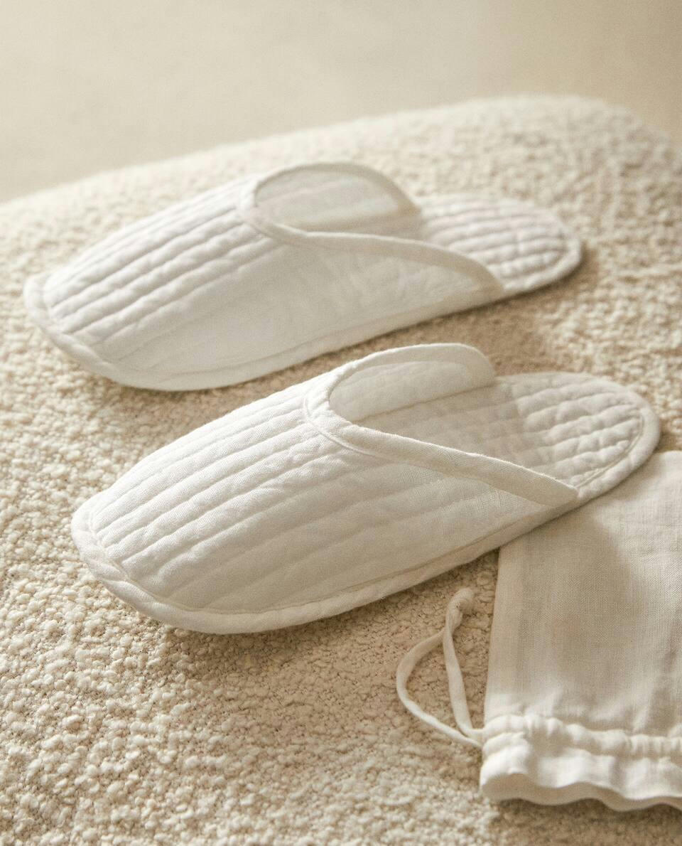 QUILTED LINEN SLIPPERS