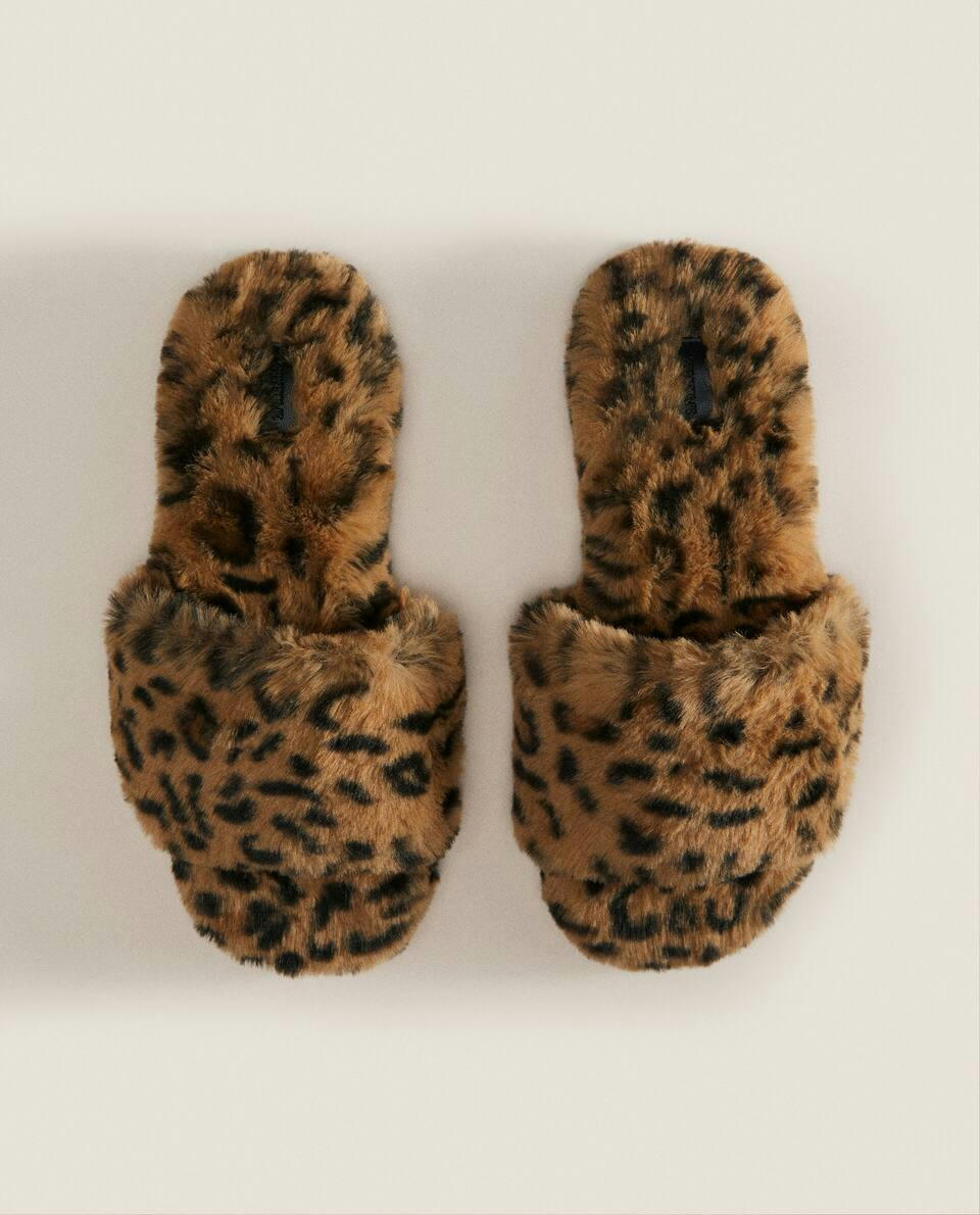 ANIMAL PRINT FAUX FUR SLIPPERS