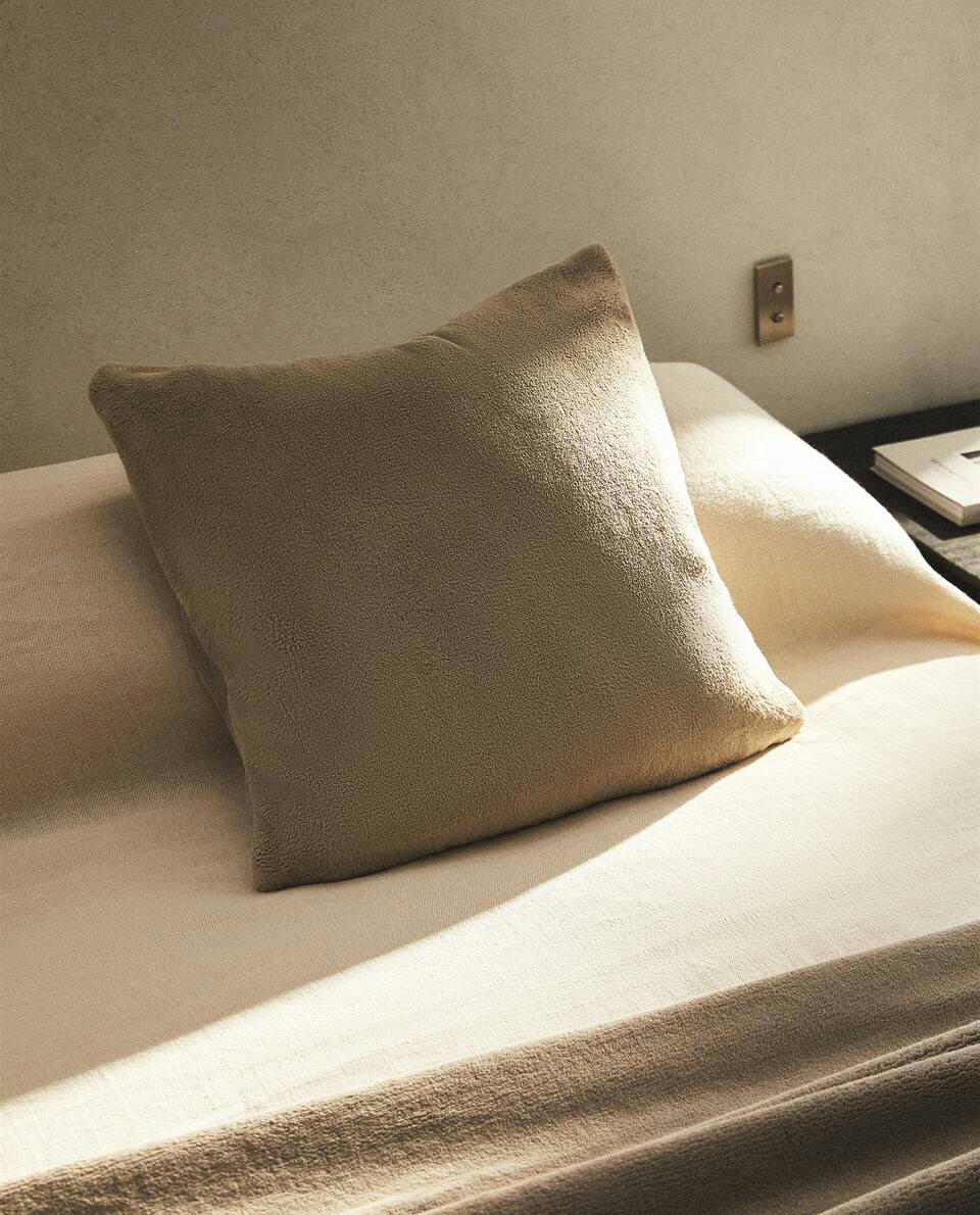 FLEECE CUSHION COVER