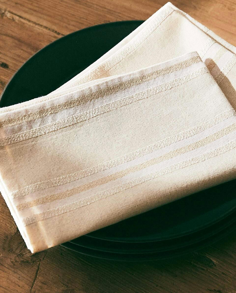 COTTON DYED THREAD NAPKINS (PACK OF 2)