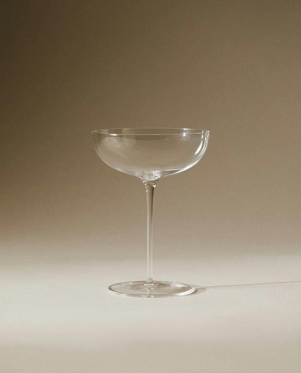 ULTRA LIGHTWEIGHT GLASS