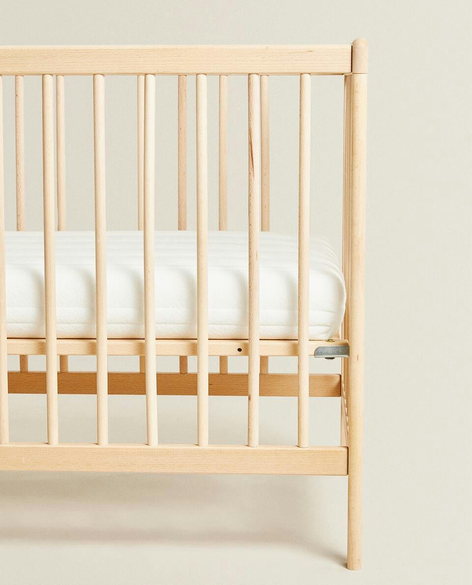 CLASSIC WOODEN COT