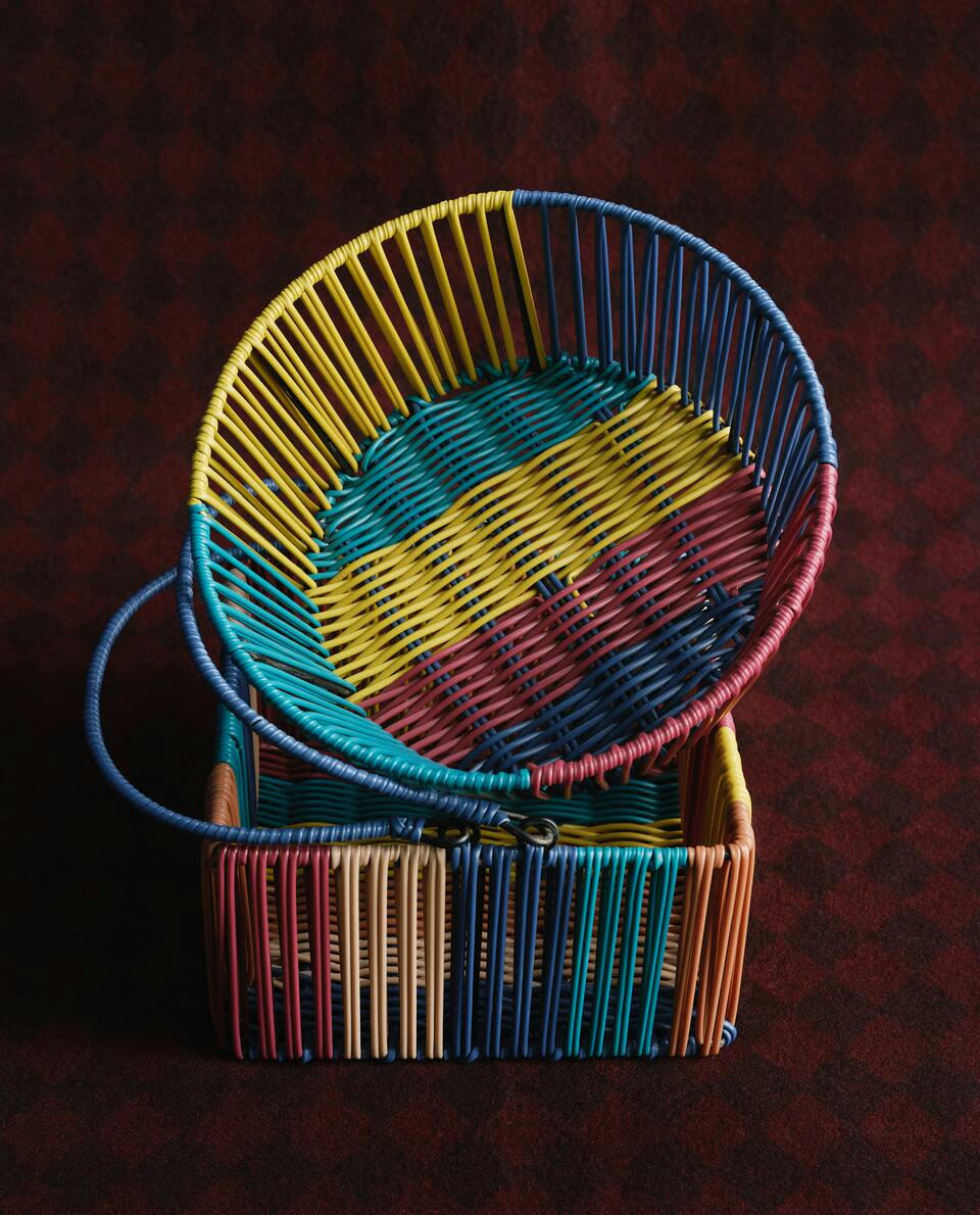MULTICOLOURED ROUND WOVEN BASKET
