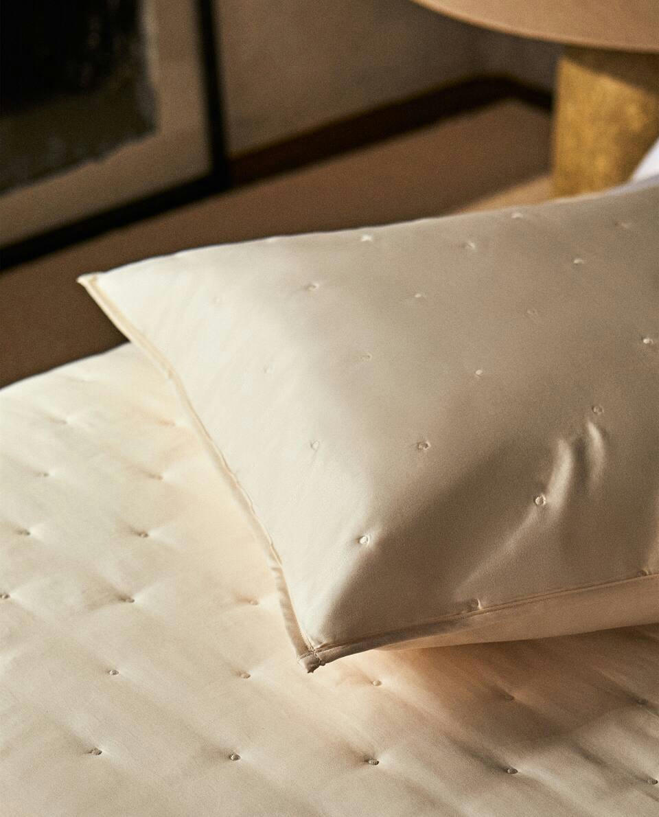 DOTTED CUSHION COVER