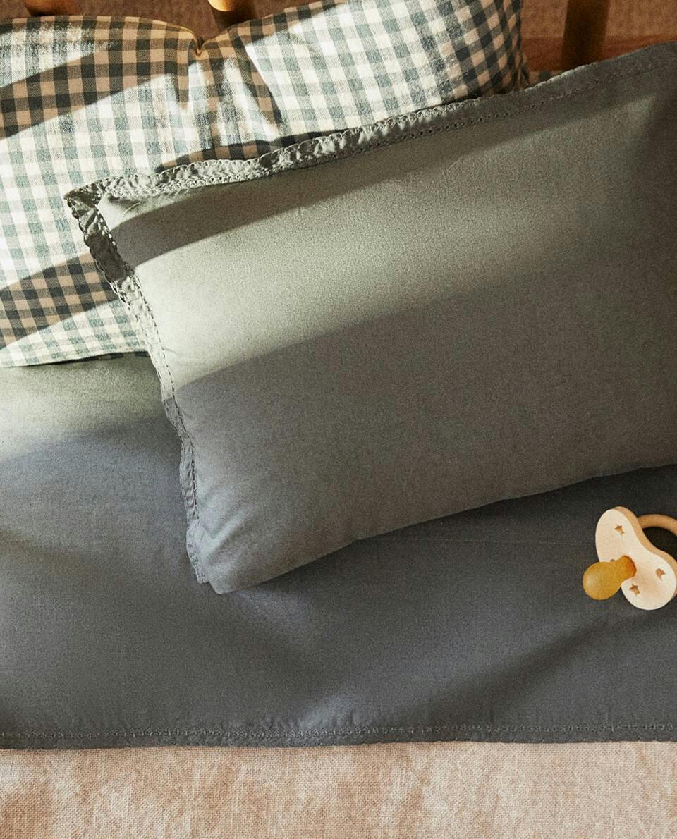 CHILDREN’S FLAT SHEET AND PILLOWCASE SET WITH TOPSTITCHING