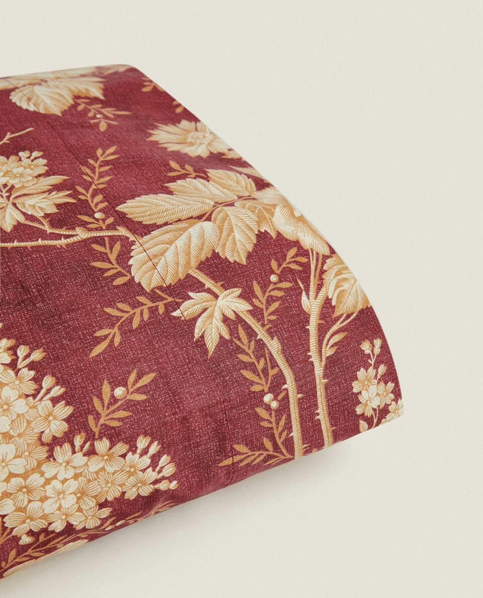 COTTON PILLOWCASE WITH GOLD CHRISTMAS FLOWERS