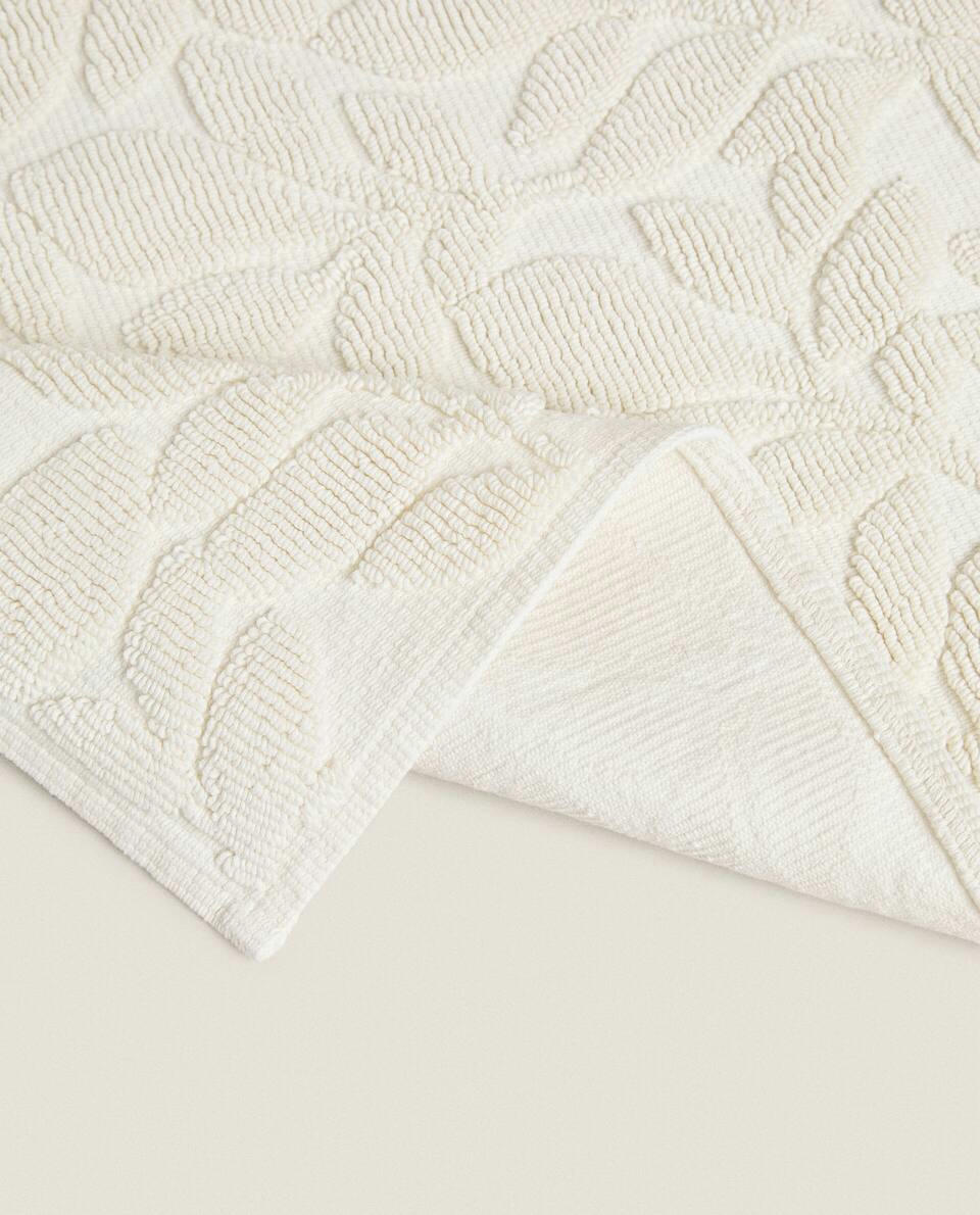 VEGETABLE JACQUARD BATH MAT