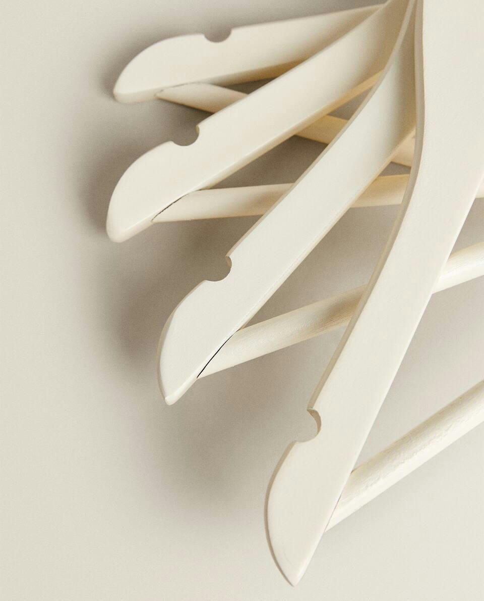 OYSTER WHITE WOODEN HANGER (PACK OF 4)