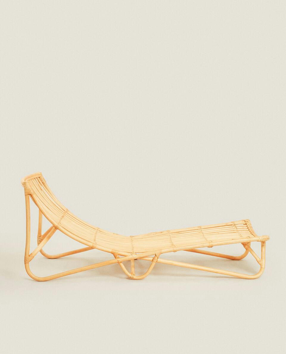 RATTAN LOUNGER