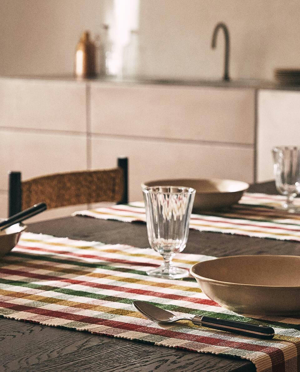 COTTON NEEDLECORD TABLE RUNNER