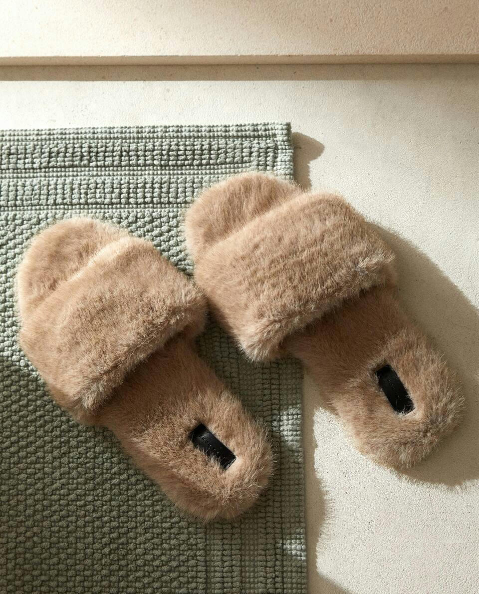 FAUX FUR SLIDER SLIPPERS