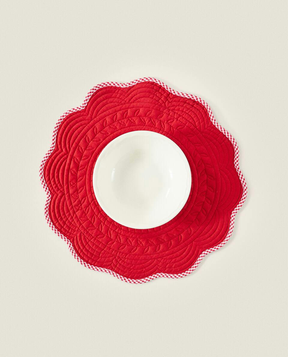 SCALLOPED COTTON CHRISTMAS PLACEMAT