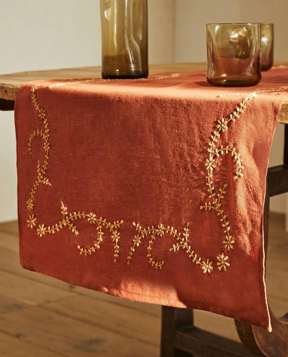 EMBROIDERED LINEN TABLE RUNNER