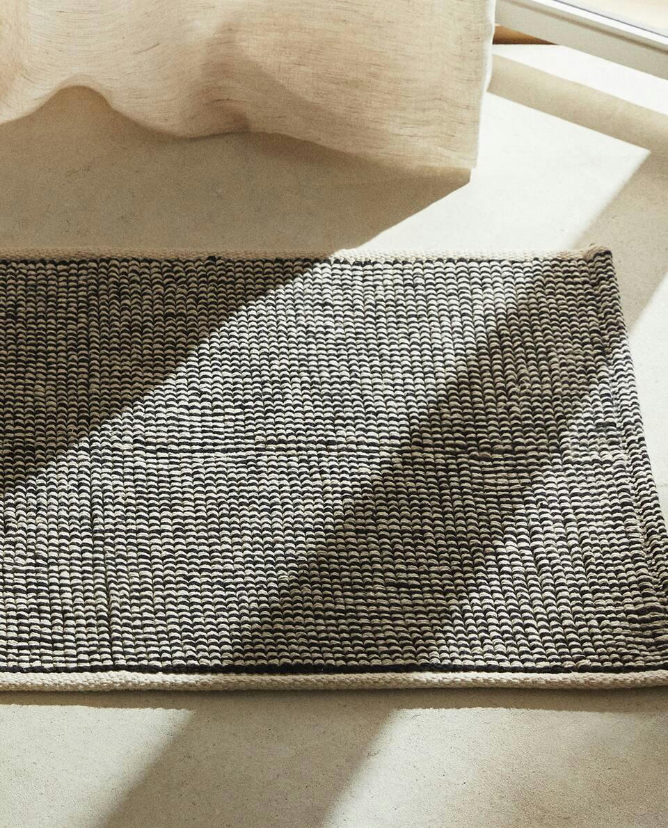 TEXTURED BATH MAT