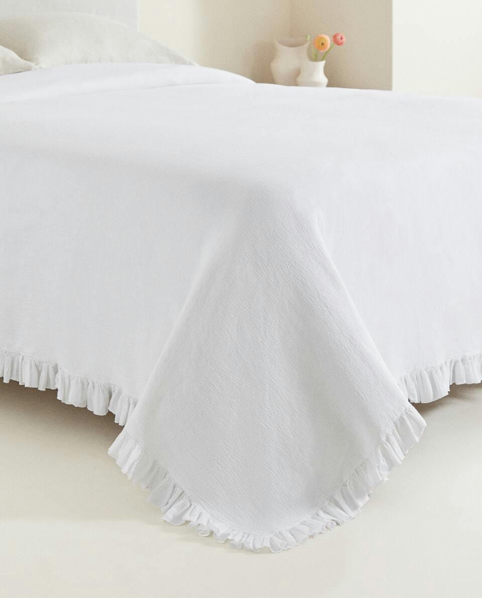 BEDSPREAD WITH PLEATED RUFFLE