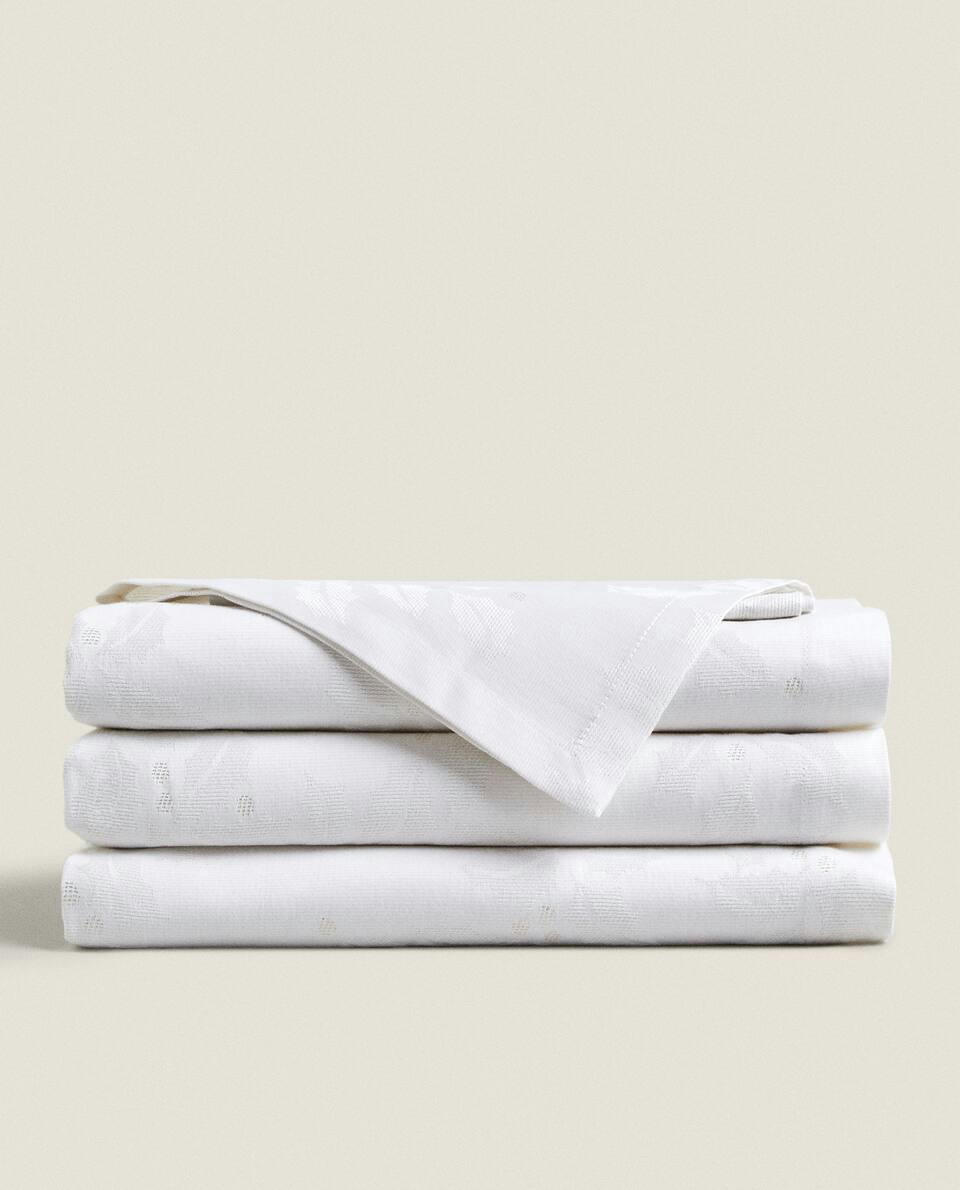 CHRISTMAS GLITTERY FLORAL JACQUARD TABLECLOTH