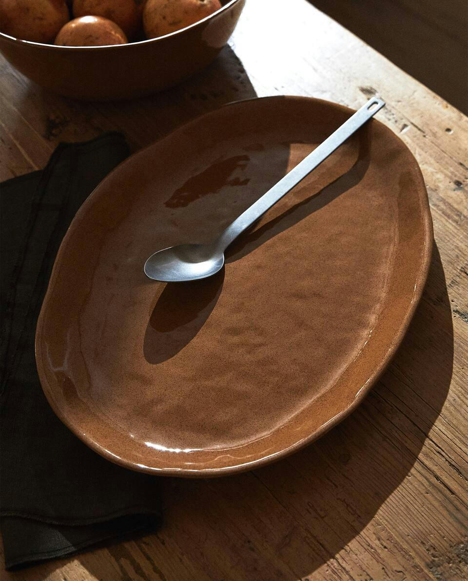 SET OF STONEWARE SERVING DISHES