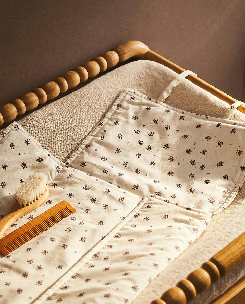 CHILDREN’S FLORAL COTTON MUSLIN CHANGING MAT