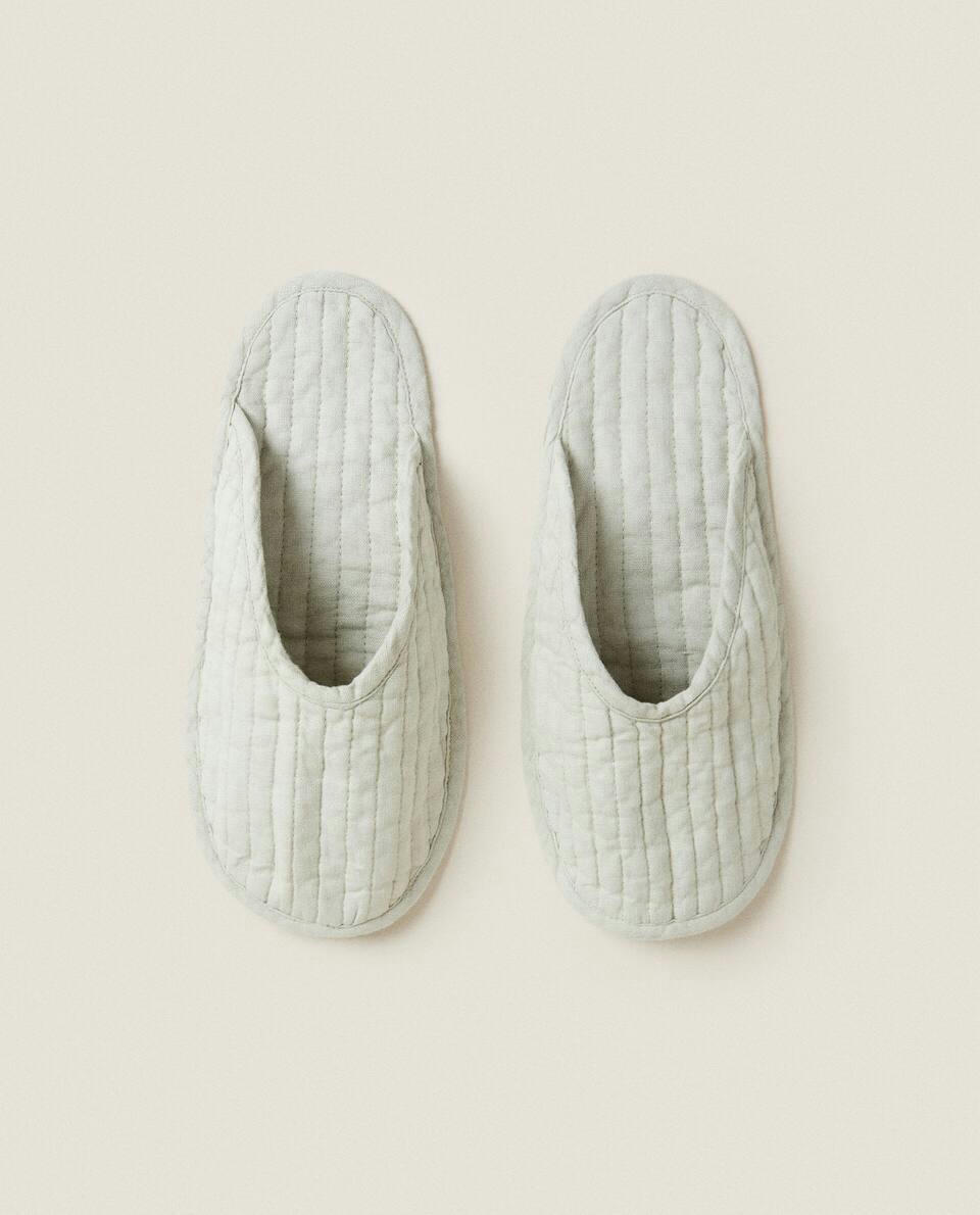QUILTED LINEN SLIPPERS
