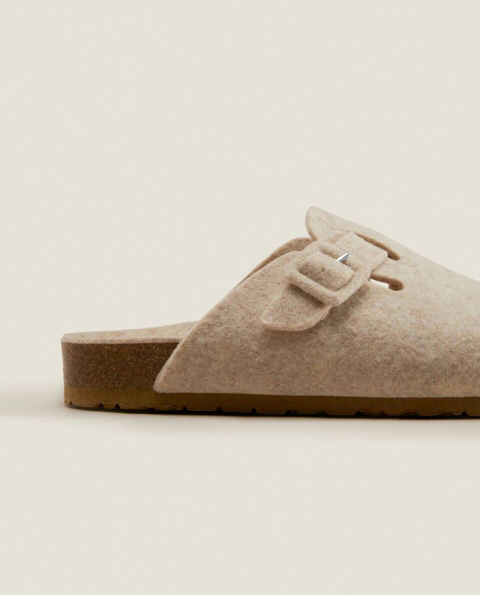 COVERED BUCKLE FELT MULE SLIPPERS